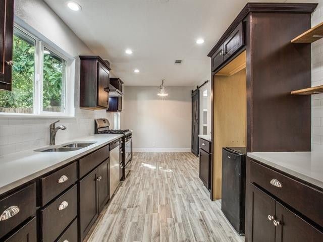 Kitchen - 301 NW Wintercrest Rd