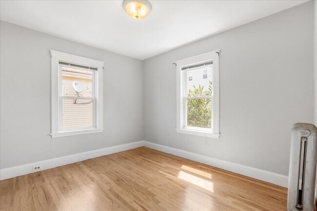 Building Photo - 16 Glenrose Rd