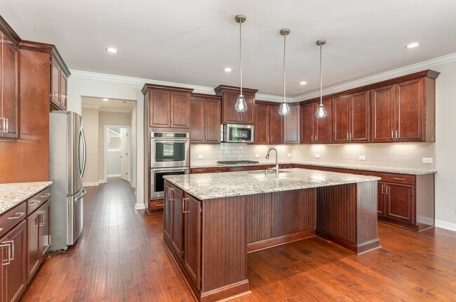 Building Photo - Gorgeous 5 Bedroom Home with First Floor I...