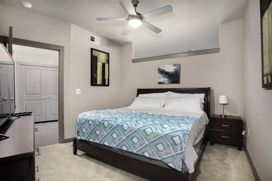 Building Photo - 1504 S Braeswood Blvd
