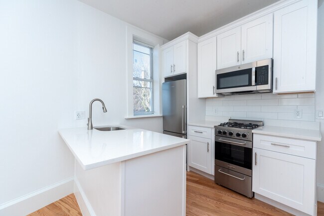 Building Photo - 151 Park Dr