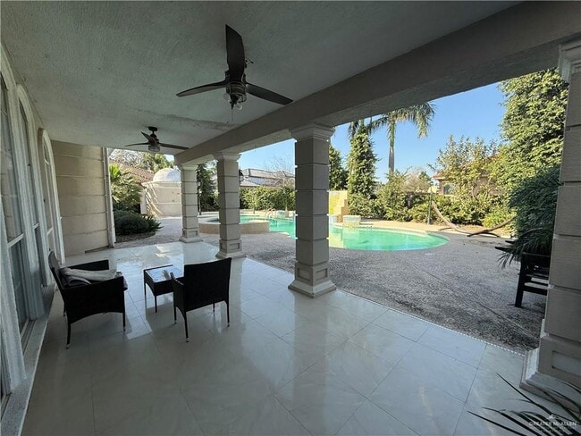 Building Photo - 16 El Jardin St