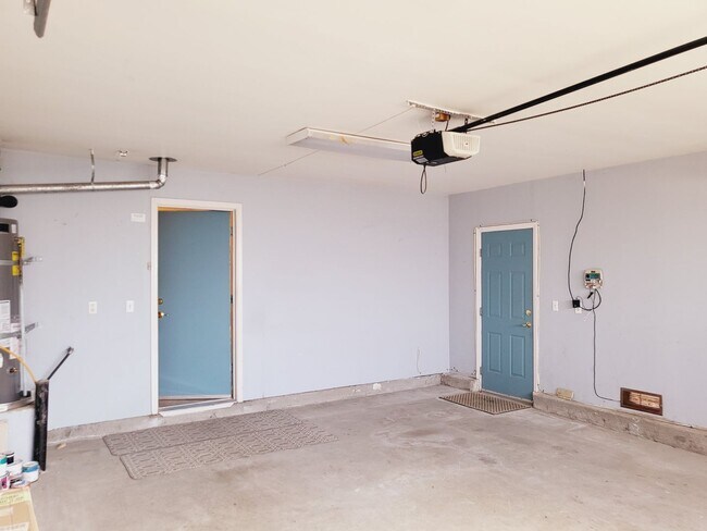 Building Photo - Very Nice Single Story Home