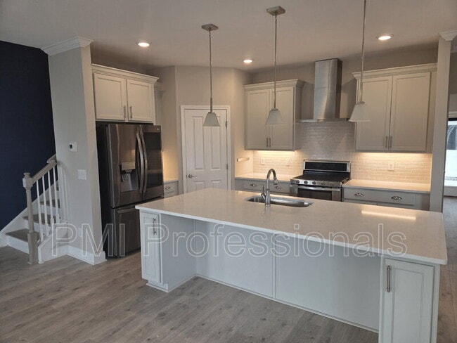 Building Photo - 1022 Stoneleigh Ln