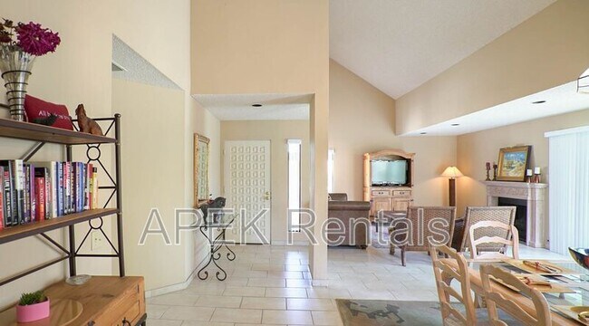 Building Photo - 211 Canyon Cir N