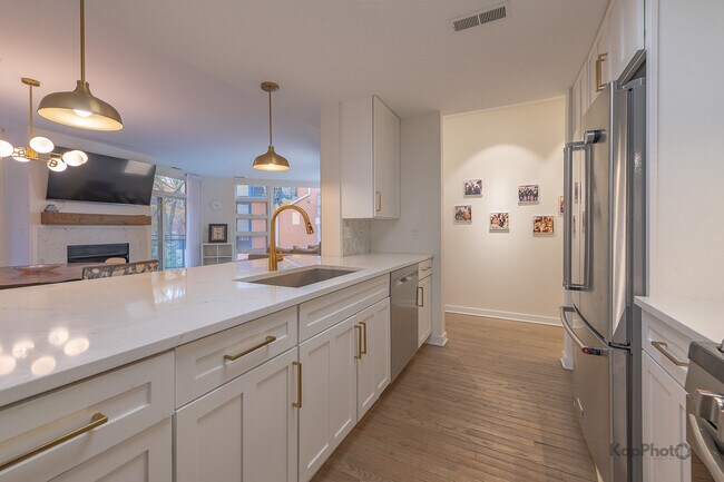 Building Photo - 1151 W Washington Blvd