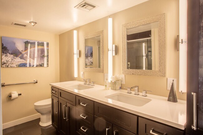 Building Photo - READY TO VIEW NOW! Gorgeous Downtown Phoen...