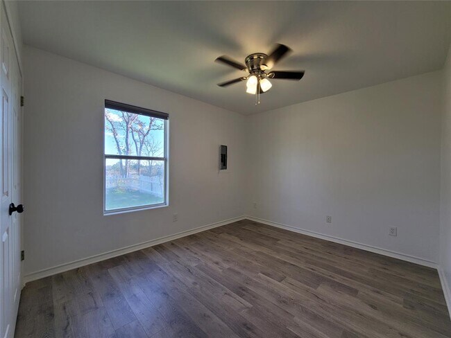 Building Photo - 208 Newcastle Dr
