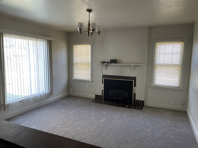 Building Photo - 1327 10th Ave