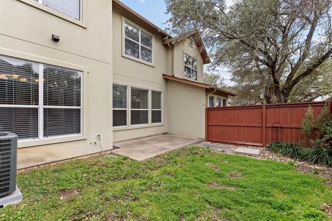 Building Photo - 2410 Great Oaks Dr