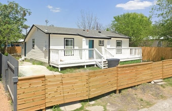 Building Photo - Lovely Denver Heights 3 Bed Home