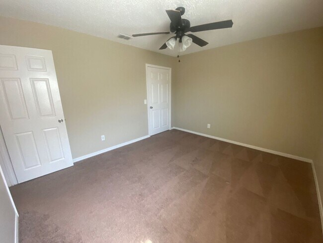 Building Photo - Beautiful 2 Story Home, Centrally Located in a Quiet Neighborhood! *1/2 OFF 1st Month's Rent!*