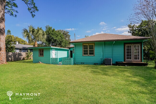 Building Photo - Inviting Living in Daytona Beach