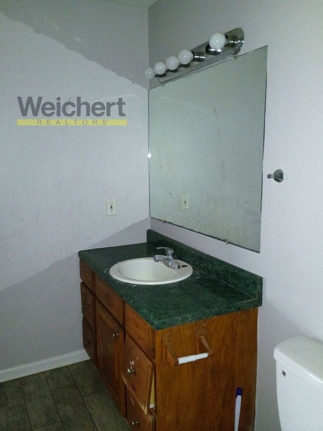 Building Photo - Spacious 3BR/2BA with Carport & Large Yard