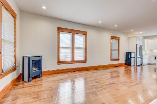 Building Photo - Gorgeous 3BD/2.5BA Downtown Boulder Home- Completely Renovated!