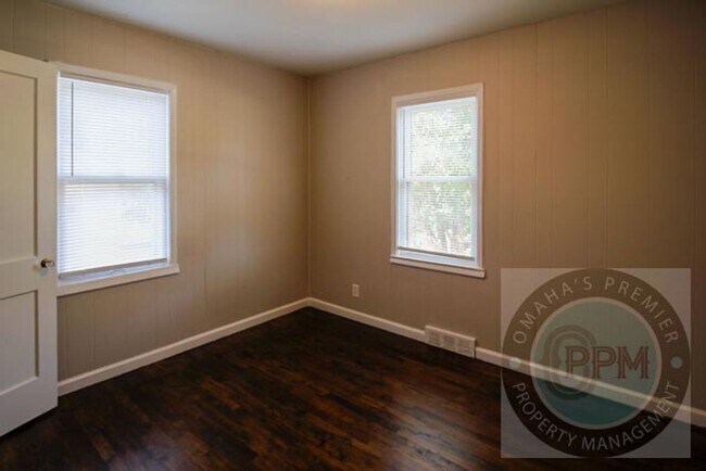 Building Photo - 3 Bedroom / 1 Bath Home! | Omaha, Ne
