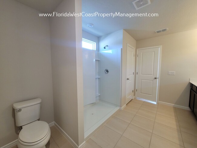 Building Photo - FANTASTIC 5 BEDROOM/ 3 BATH HOME in PARRISH! ISLES AT BAYVIEW! SUPER AMENITIES!