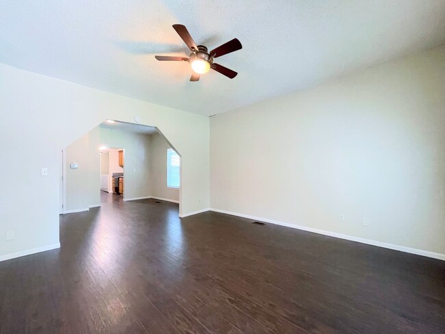 Building Photo - Spacious 3-Bedroom, 1.5 Bathroom Home