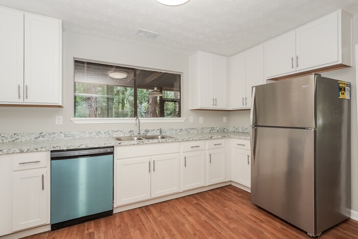 Building Photo - 6740 Creekmoor Ln