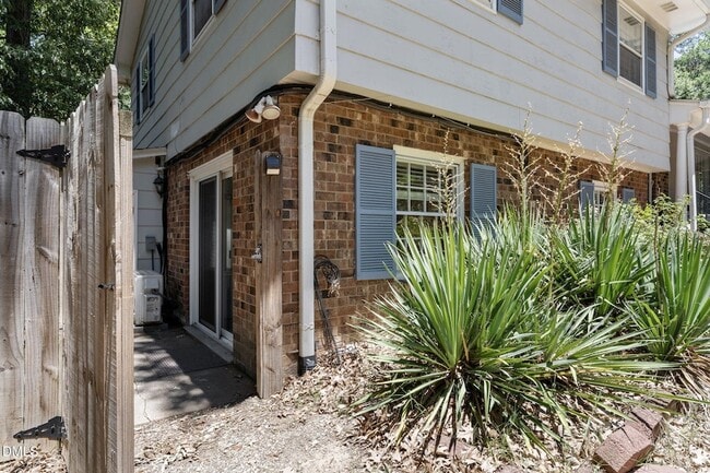Building Photo - 1547 Fountain Ridge Rd