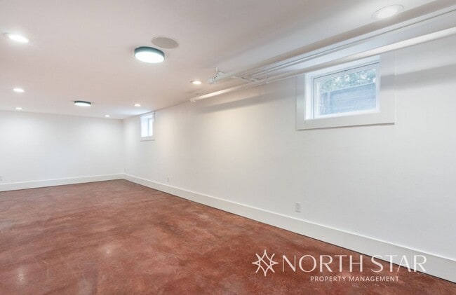 Building Photo - Coming Soon!  Remodeled Sellwood Bungalow