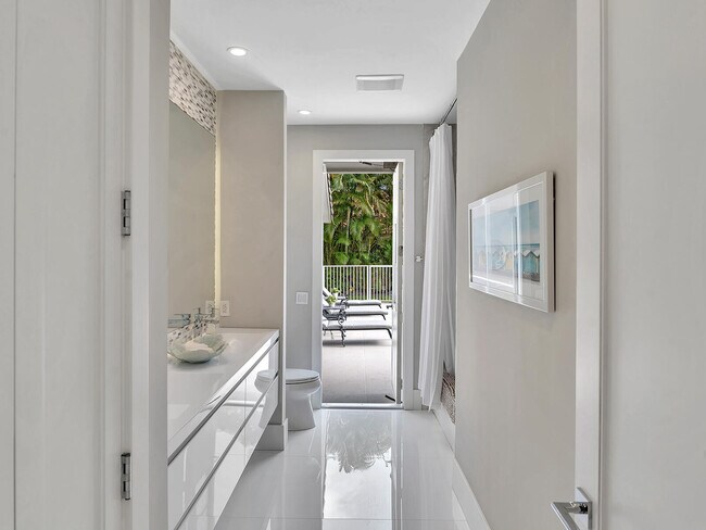 Building Photo - 2788 Hampton Cir W
