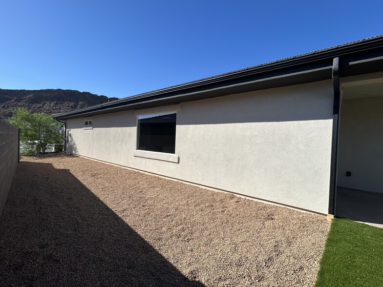 Side Yard - 1362 S Gulch Ln