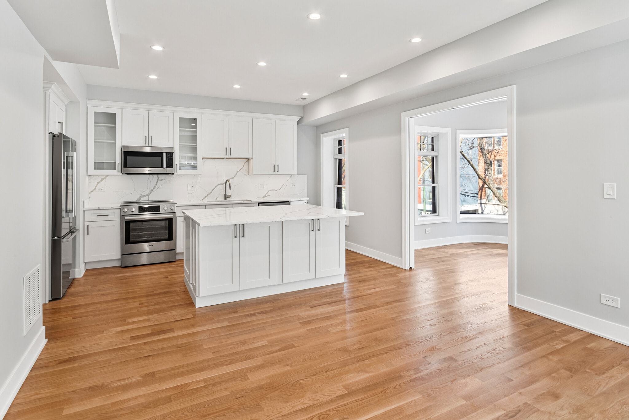 Building Photo - 935 W Winona St