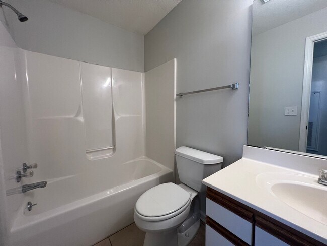 Building Photo - 2265 Huntingdon Dr
