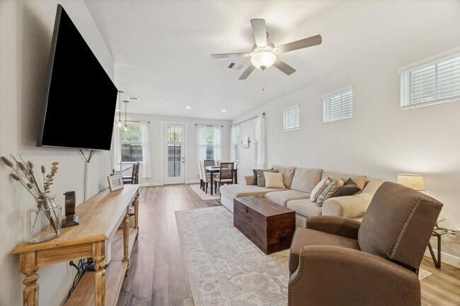 Building Photo - 9804 Rugged Oaks Dr