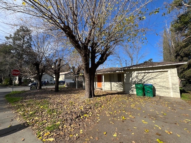 Building Photo - 644 W 4th Ave