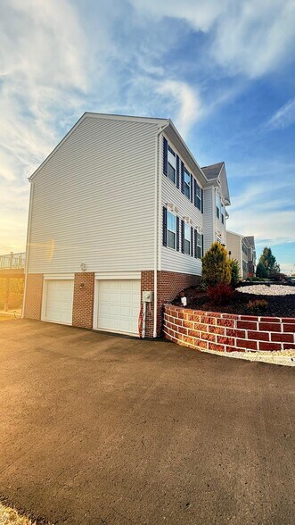 Building Photo - 1336 Sandstone Dr