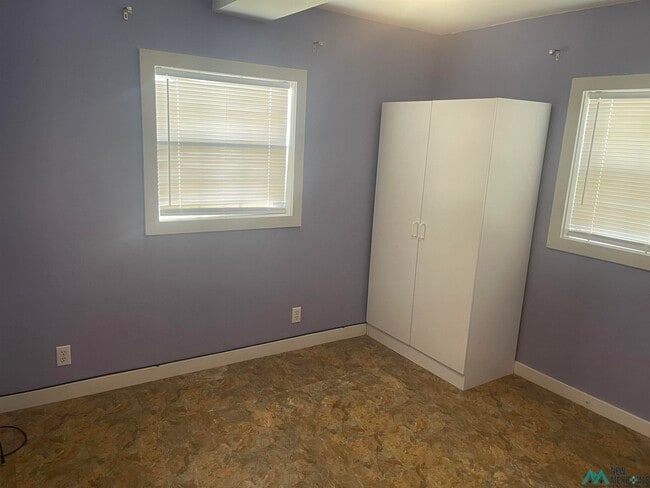 Building Photo - 908 Maple St