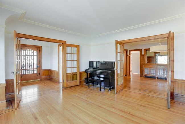 Building Photo - 175 Vasquez Ave