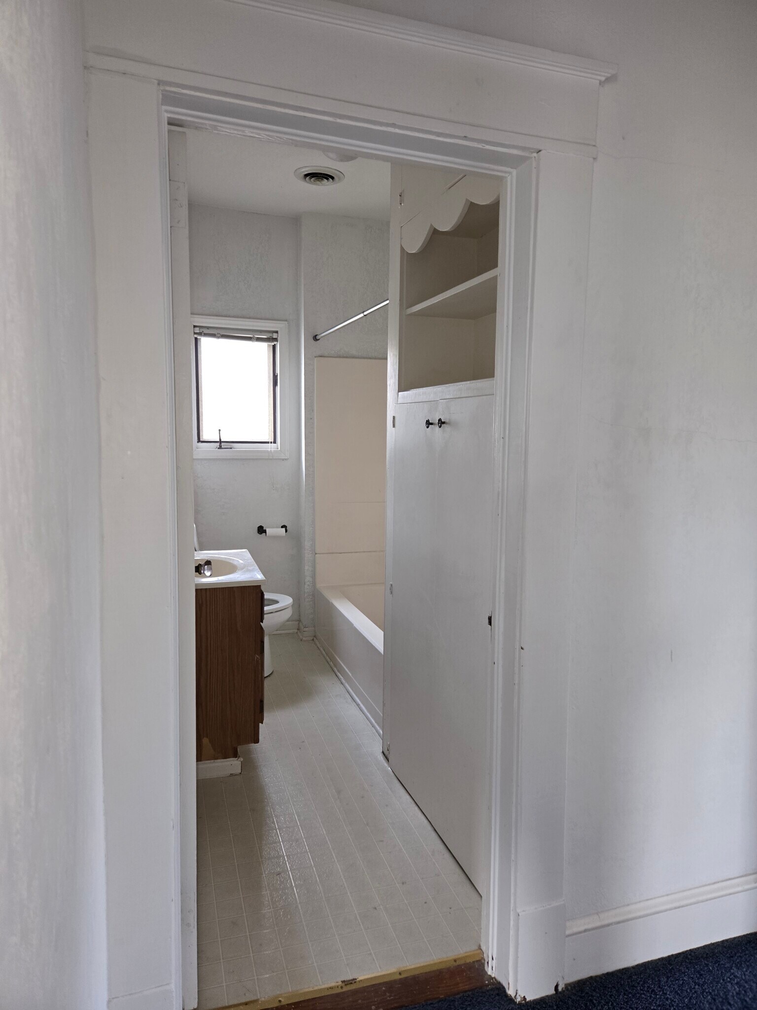 Building Photo - 611 S Broad St