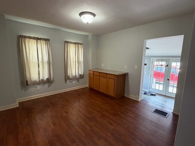 Building Photo - 3423 Ellwood Rd