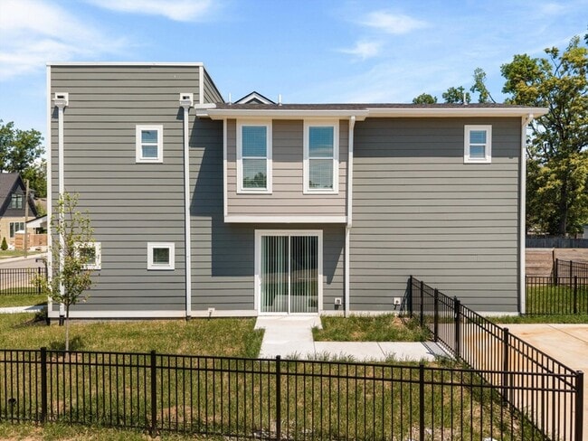 Building Photo - 1802 10th Ave N