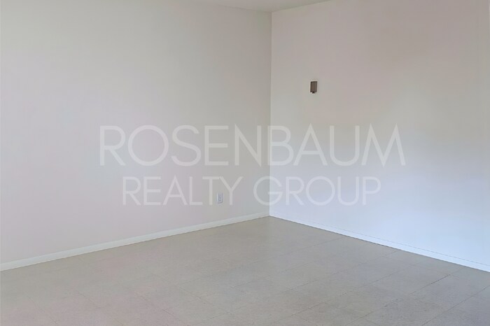 Building Photo - 2625 N Alvernon Way