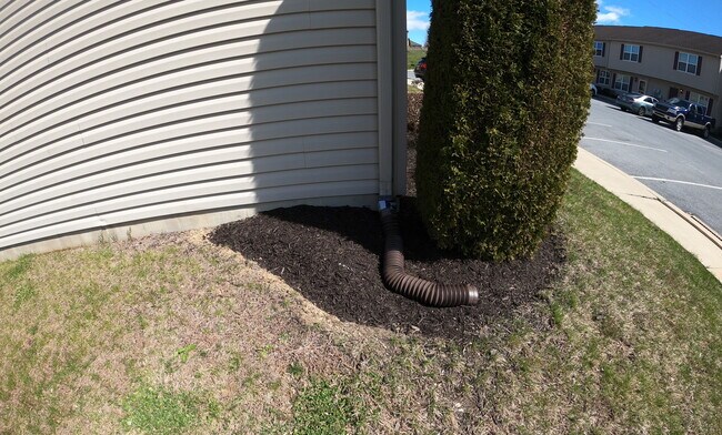 Building Photo - 2121 Quail Hollow Dr