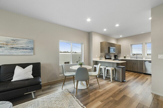 Building Photo - 906 21st St