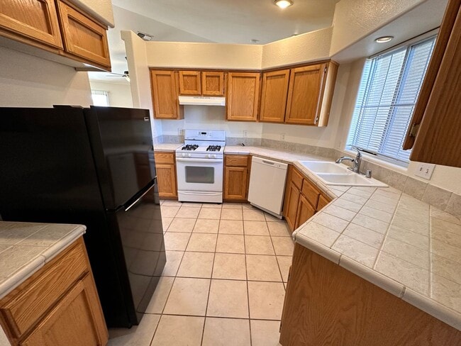 Building Photo - Great 3 Bedroom, 2 Bath Home Centrally located in Kingman!