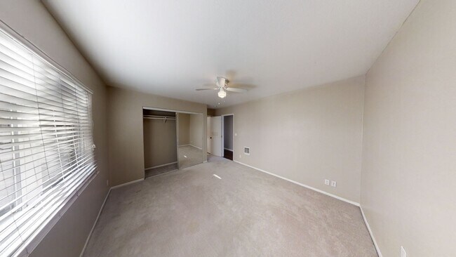 Building Photo - HUGE 10BR House on Montezuma!! - Large Private Parking Lot & Courtyard! - Right Next to Campus