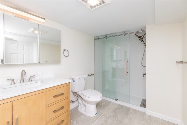 Building Photo - 53 St Germain St