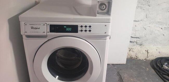 Building Photo - 453 Vineyard Ave