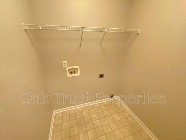 Building Photo - 110 Summer Trace Dr