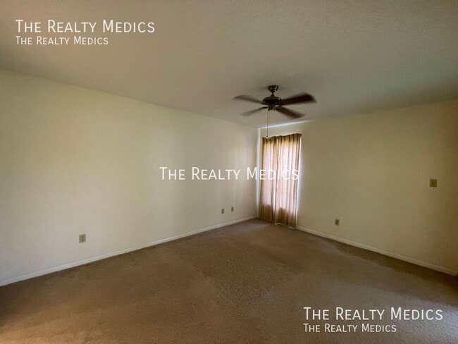 Building Photo - 477 Meadowood Blvd