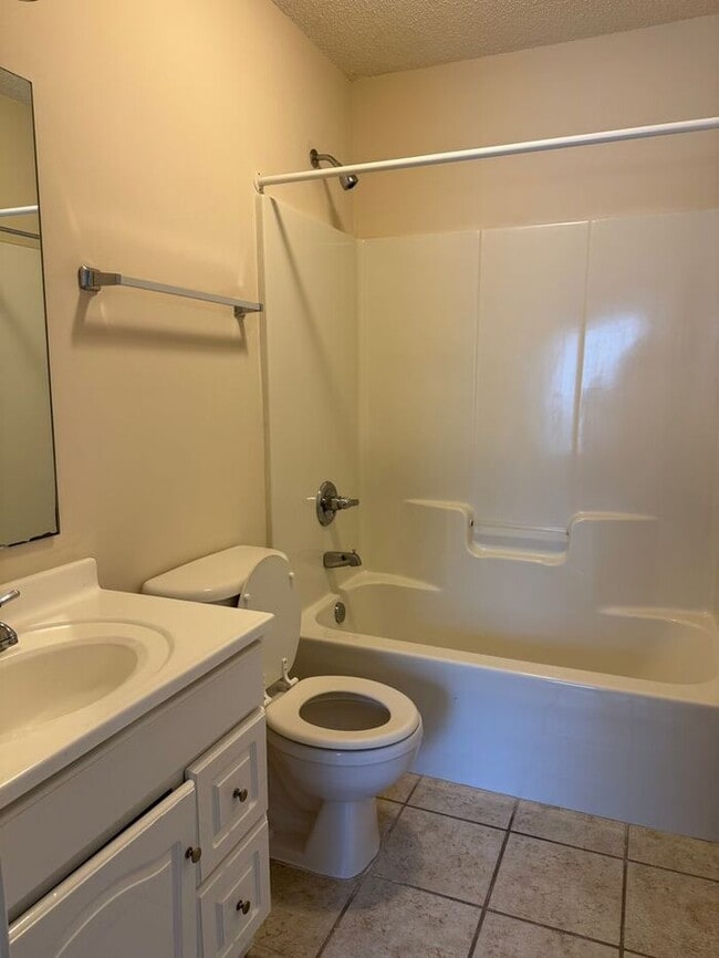 Building Photo - Lexington-Offering Self Guided Tour with RENTLY!