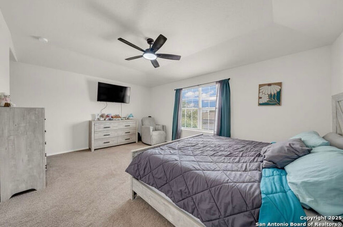 Master Bedroom - 335 Kildeer Crk