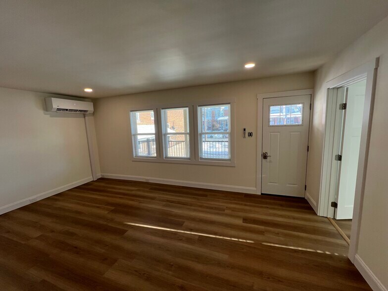 Building Photo - 1461 W King St