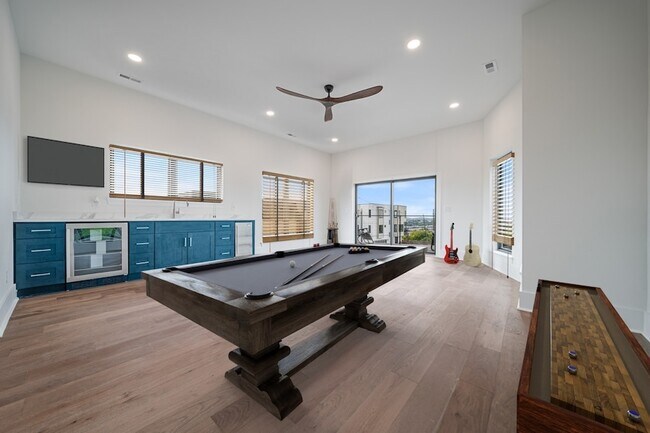 Building Photo - 6011 Hill Cir Dr